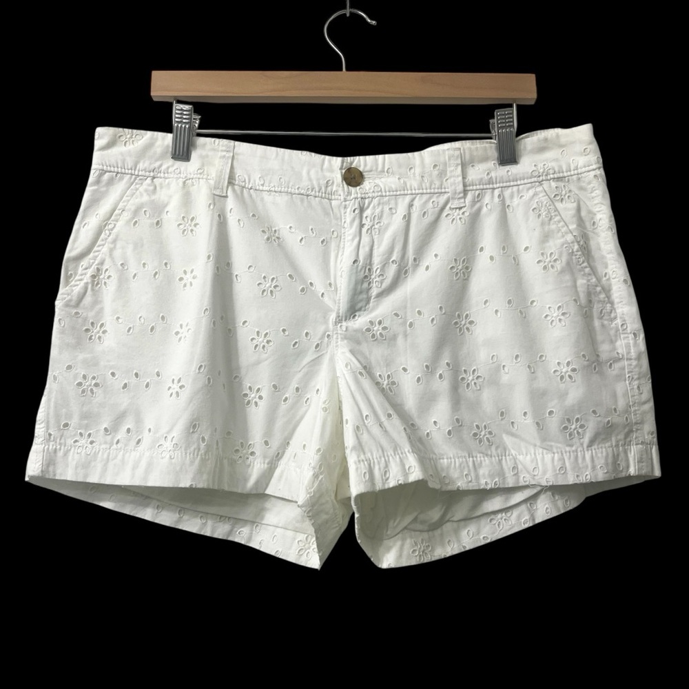 Old Navy Eyelet 100% Cotton Chino Shorts Women 12 White Cottage Preppy Coastal